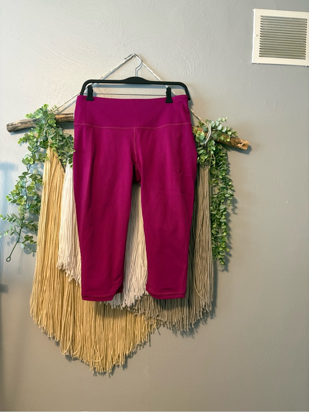 Lululemon Magenta Capri Leggings